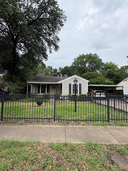 8634 Comer Dr, Dallas, TX 75217