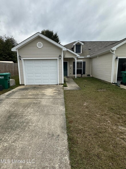 13505 Laurel Oaks Ln, Gulfport, MS 39503