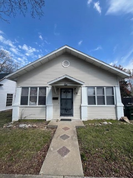 19 Anderson St, Aurora, MO 65605