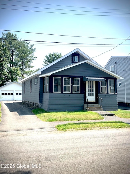 618 Poutre Ave, Schenectady, NY 12306