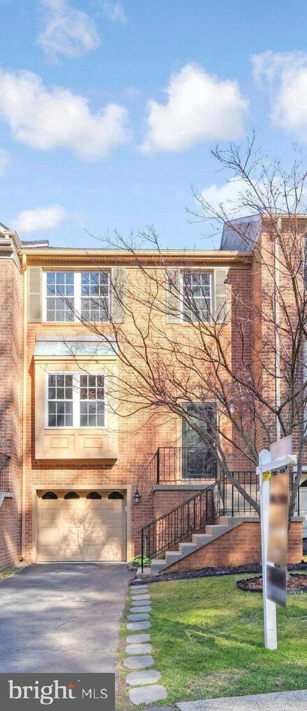 7769 Asterella Ct, Springfield, VA 22152