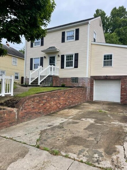 3913 Claremont Place, Weirton, WV 26062