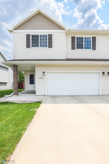 4286 Auburn Ave, Fargo, ND 58104