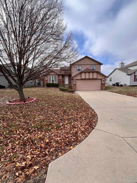 2735 S West Pkwy, Wichita, KS 67210