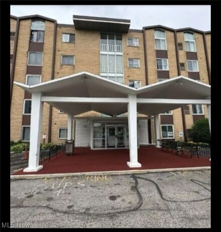 25735 Lorain Rd Unit 222, North Olmsted, OH 44070