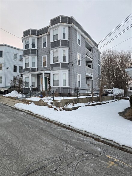 49 Spruce St, Fitchburg, MA 01420