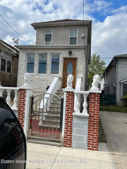 79 Davidson St, Staten Island, NY 10303