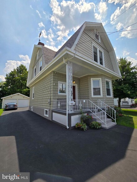 17 Holly Ave, Langhorne, PA 19047