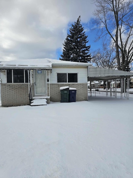 2458 River Dr, Lincoln Park, MI 48146