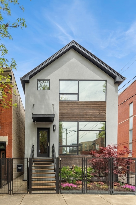 2012 W Crystal St, Chicago, IL 60622