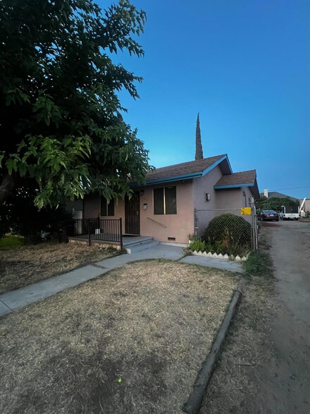 1041 Main St, Livingston, CA 95334