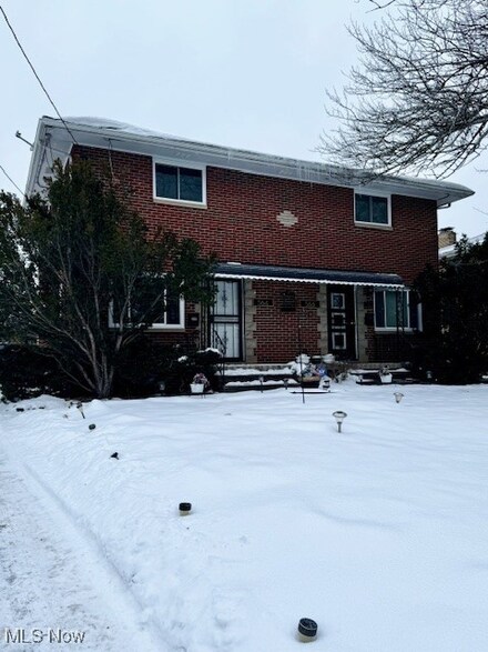 566 N Hawkins Ave, Akron, OH 44313
