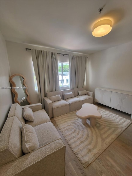810 7th St Unit 206, Miami Beach, FL 33139