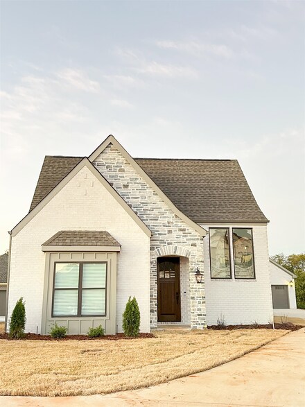 207 Fame Ave, Tuscumbia, AL 35674