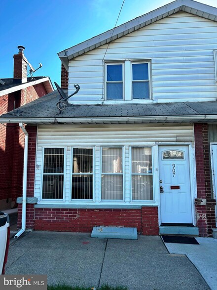907 S 10th St, Allentown, PA 18103