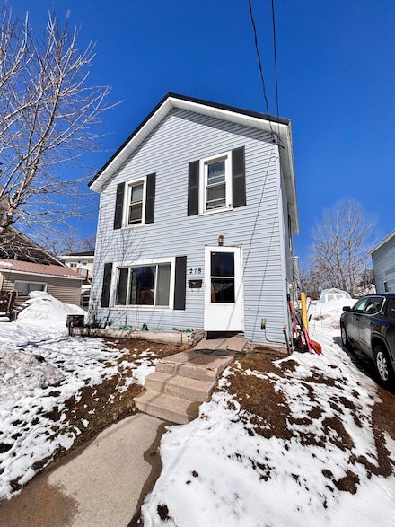 218 Arlington St, Sault Sainte Marie, MI 49783