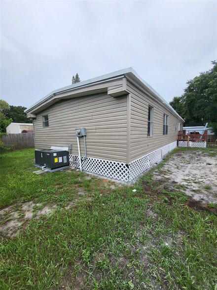 13737 60th St N, Clearwater, FL 33760