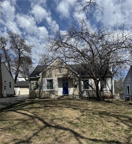 3931 Lincoln Place Dr, Des Moines, IA 50312