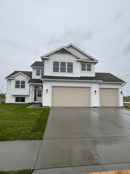 2309 Elk Run Dr SE, Pine Island, MN 55963