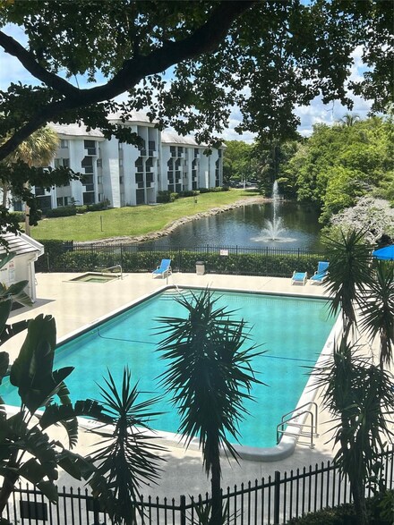 711 N Pine Island Rd Unit 319, Plantation, FL 33324