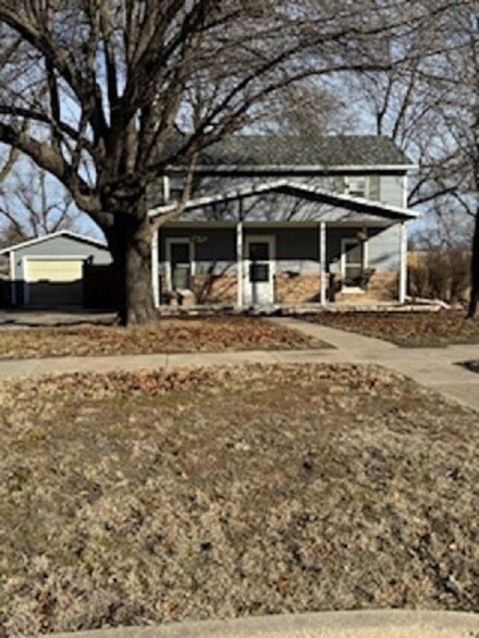 428 E 10th St, Newton, KS 67114