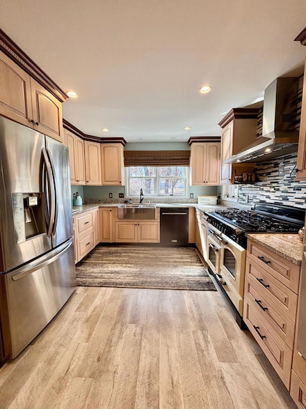 709 Riverside Dr N, Hudson, WI 54016