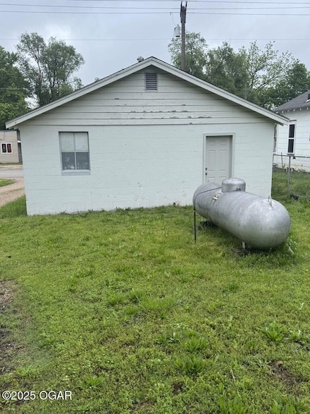 908 N Lincoln St, Neosho, MO 64850