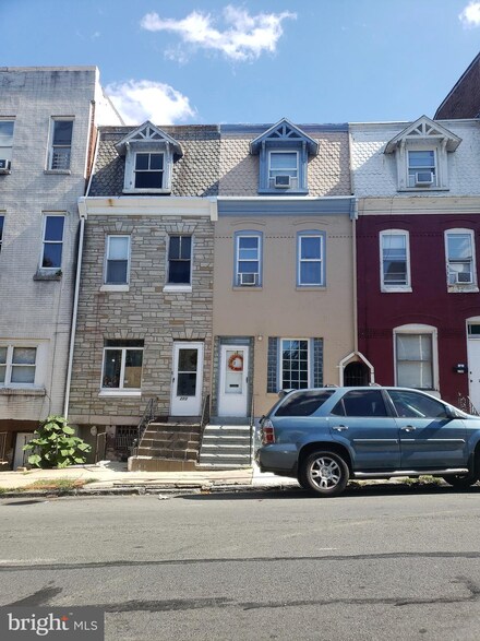 221 N 4th St, Reading, PA 19601