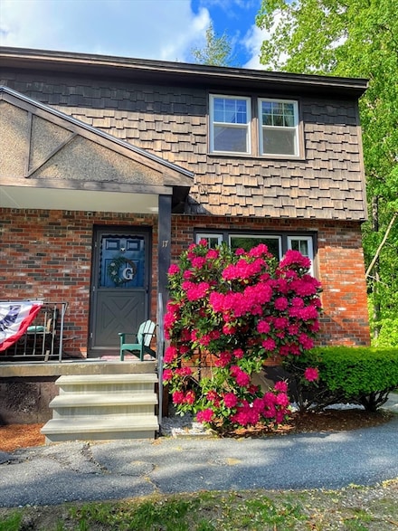 17 Midridge Cir, Londonderry, NH 03053
