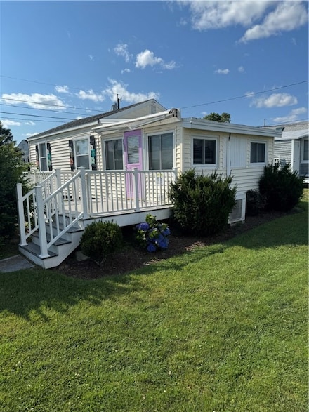 64 Burnside Ave, Narragansett, RI 02882