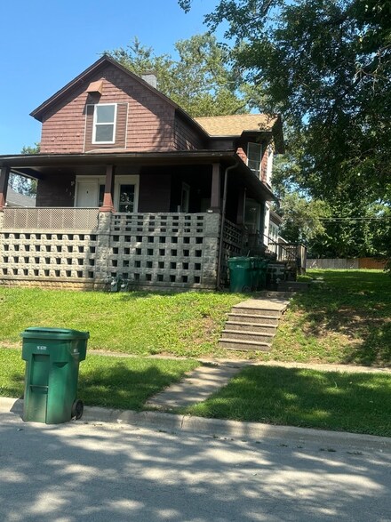 132 Akin Ave, Joliet, IL 60433
