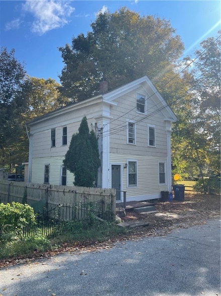 8 Aldrich St, Hopkinton, RI 02898