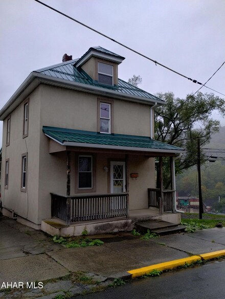 202 Poplar St, Roaring Spring, PA 16673