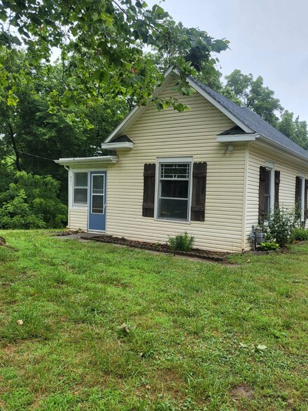801 Oregon St, Peru, NE 68421