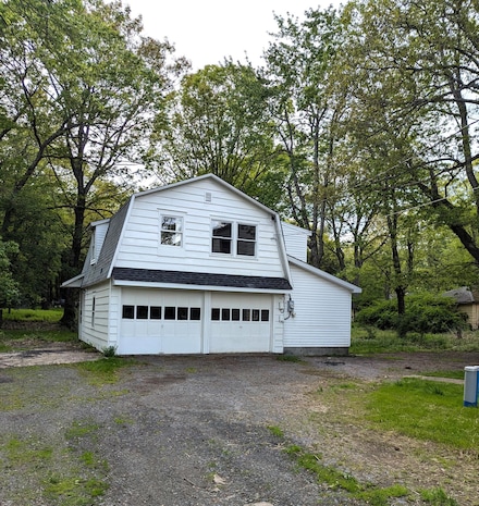 228 Cardinal Ln, Pocono Summit, PA 18346