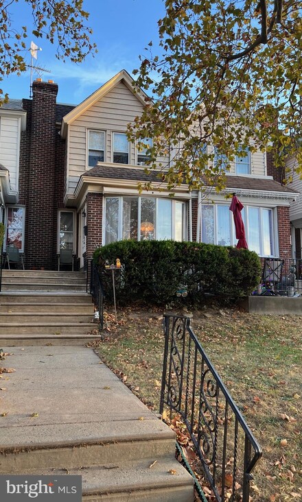7053 Charles St, Philadelphia, PA 19135