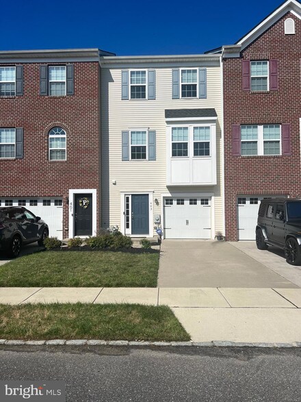 403 Dogwood Dr, Woodbury, NJ 08096