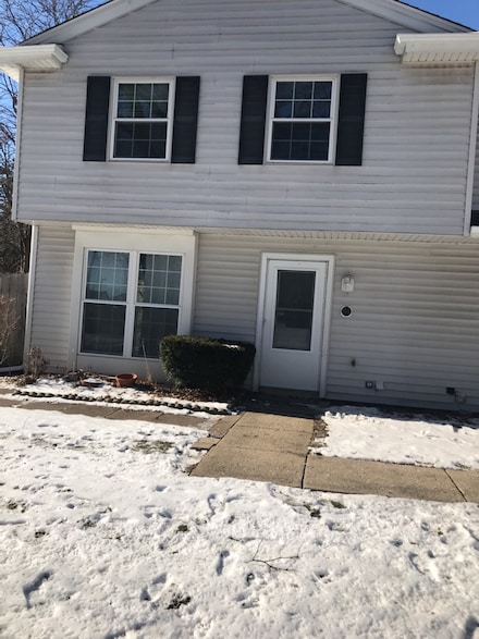 15 L S Fernwood Dr, Bolingbrook, IL 60440