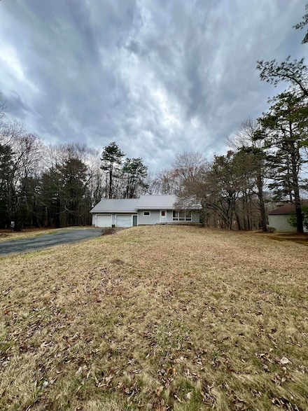697 Wooddale Rd, East Stroudsburg, PA 18302