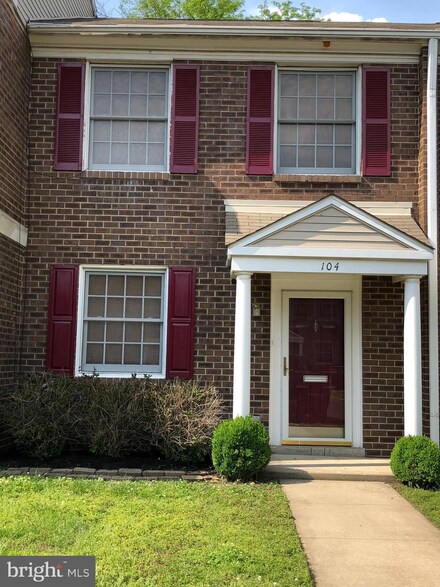 104 Benson Ct, Camden, NJ 08103