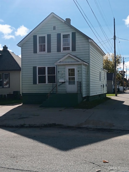 911 4th Ave S, Escanaba, MI 49829