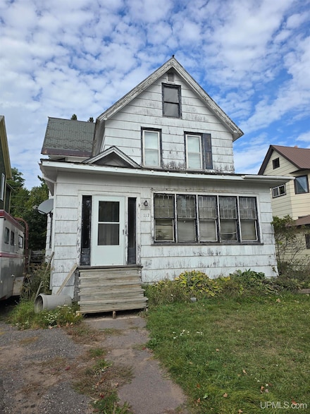 117 S Iroquois St, Laurium, MI 49913