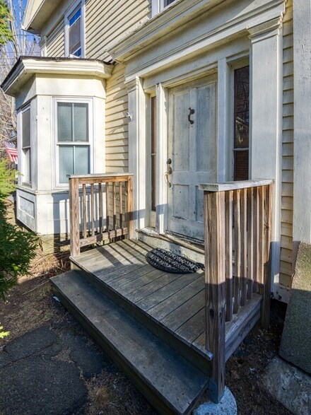 54 Main St, Wales, MA 01081