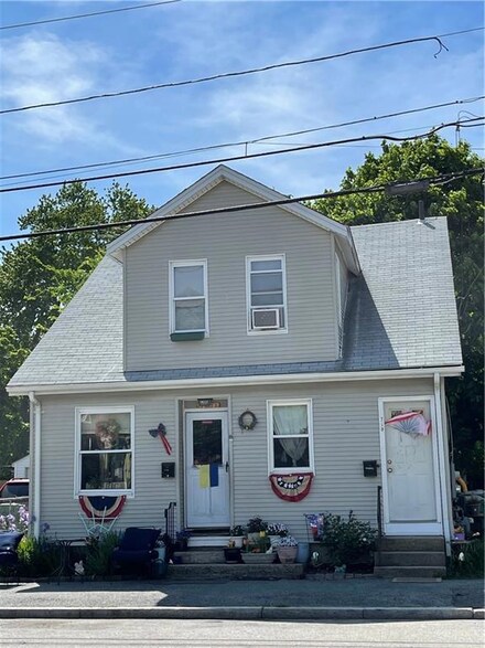 717 Oakland Beach Ave, Warwick, RI 02889