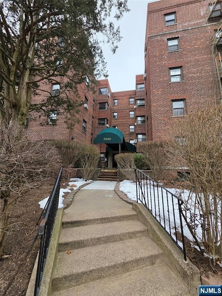 2335 Hudson Terrace Unit B2, Fort Lee, NJ 07024