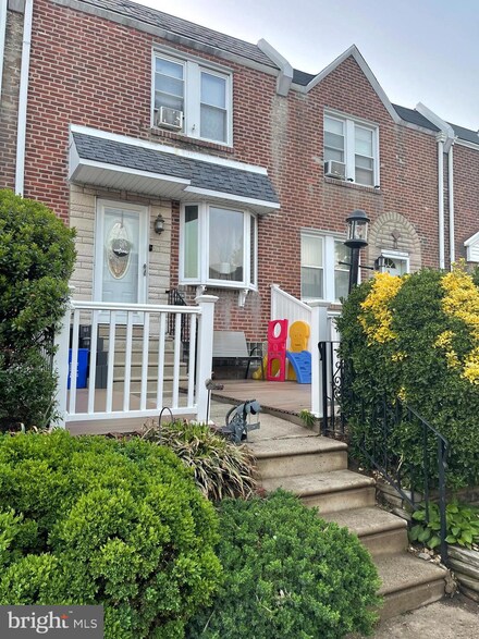 5926 Crystal St, Philadelphia, PA 19120