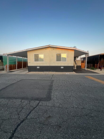 4401 Hughes Ln Unit 148, Bakersfield, CA 93304
