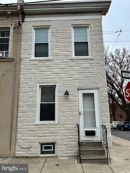 2633 Janney St, Philadelphia, PA 19125