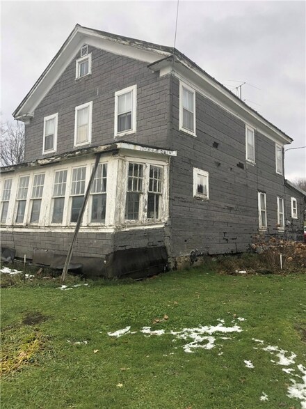 1250 W Main St, Corry, PA 16407