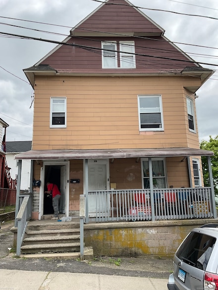 74 Branch St, Waterbury, CT 06704